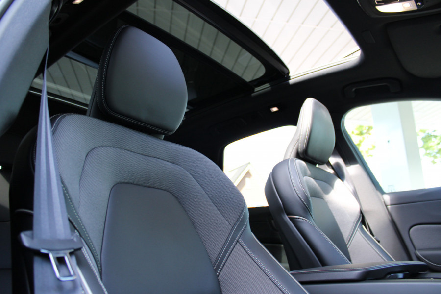 Volvo XC60 2.0 T6 Plug-in hybrid AWD Plus Black Edition | Panoramadak | H/K | Camera | Leder