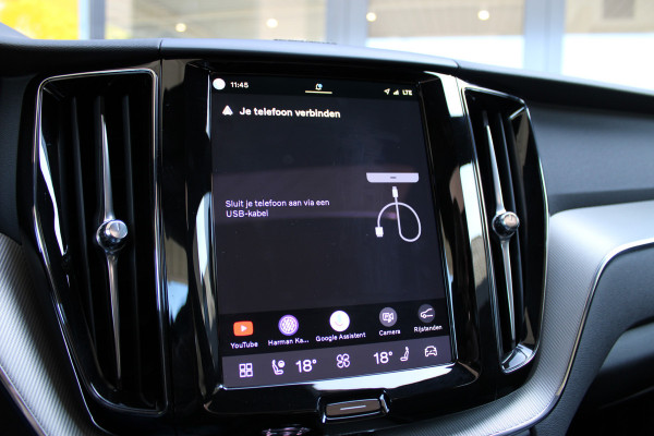 Volvo XC60 2.0 T6 Plug-in hybrid AWD Plus Black Edition | Panoramadak | H/K | Camera | Leder