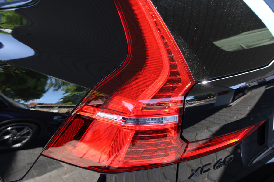 Volvo XC60 2.0 T6 Plug-in hybrid AWD Plus Black Edition | Panoramadak | H/K | Camera | Leder