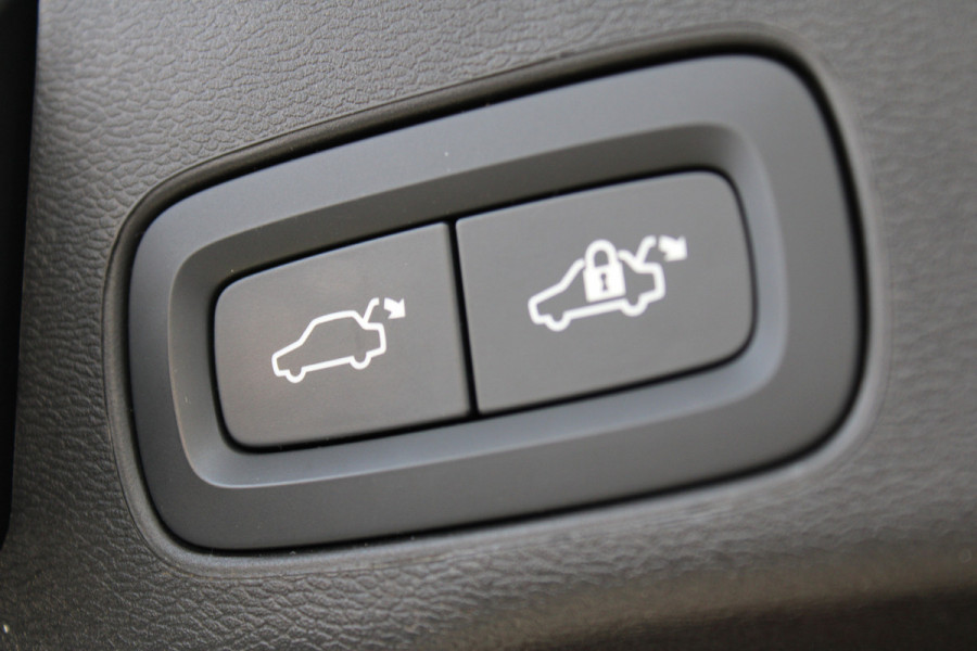 Volvo XC60 2.0 T6 Plug-in hybrid AWD Plus Black Edition | Panoramadak | H/K | Camera | Leder