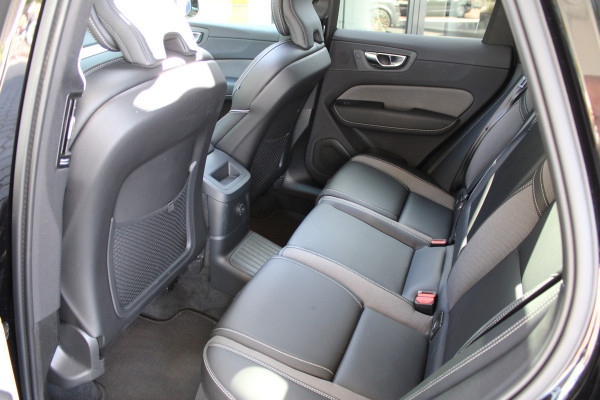 Volvo XC60 2.0 T6 Plug-in hybrid AWD Plus Black Edition | Panoramadak | H/K | Camera | Leder