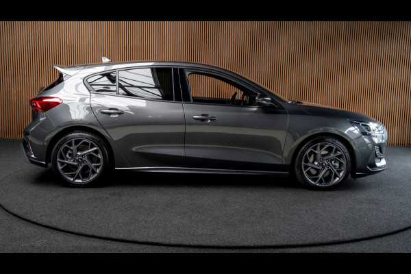 Ford Focus 2.3 EcoBoost ST PERFORMANCE LED-Matrix - AGR PERFORMACE Stoelen - Driver assistance pakket