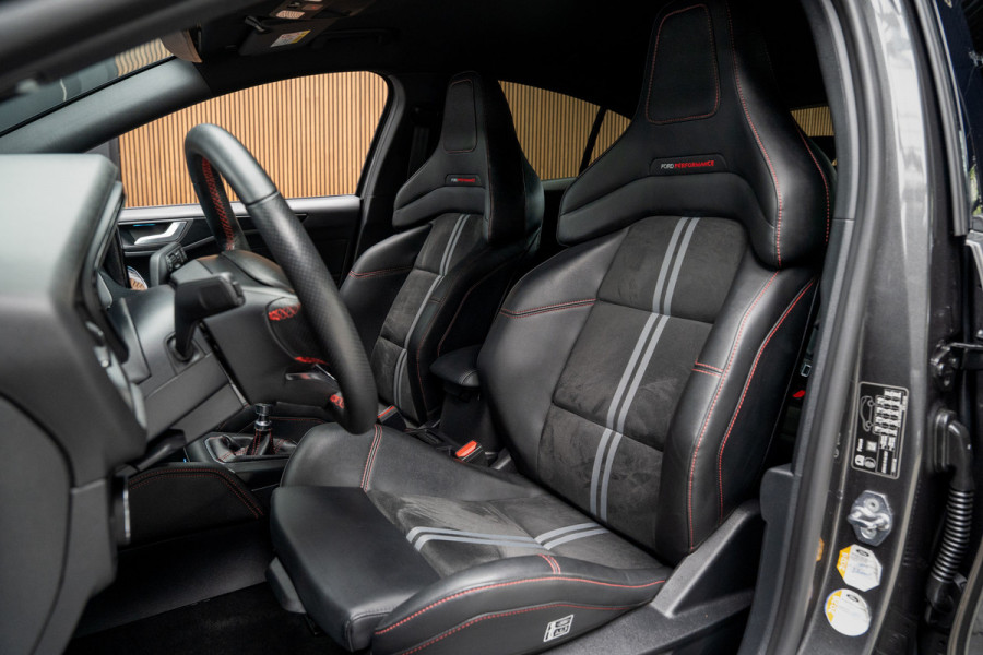 Ford Focus 2.3 EcoBoost ST PERFORMANCE LED-Matrix - AGR PERFORMACE Stoelen - Driver assistance pakket