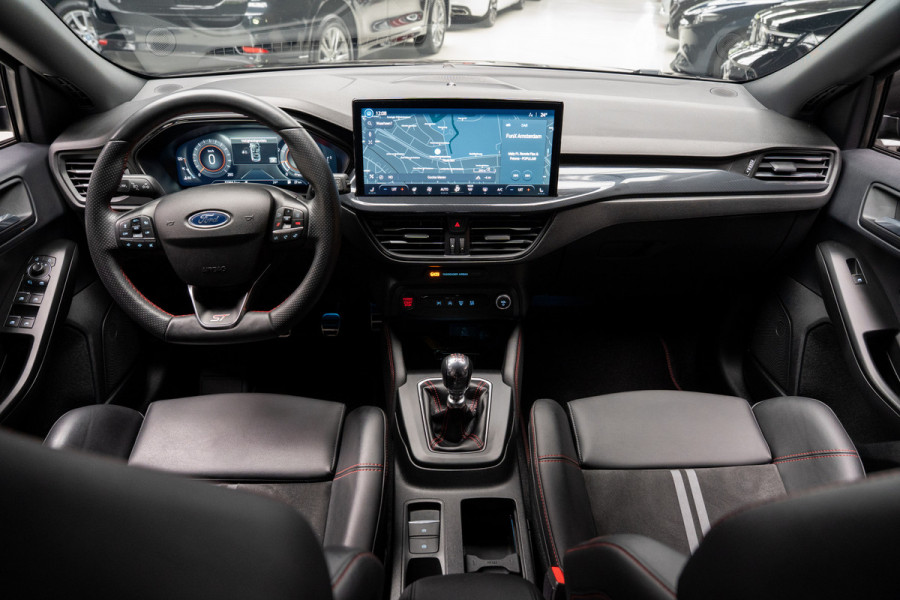 Ford Focus 2.3 EcoBoost ST PERFORMANCE LED-Matrix - AGR PERFORMACE Stoelen - Driver assistance pakket