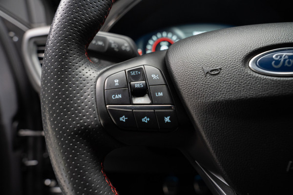Ford Focus 2.3 EcoBoost ST PERFORMANCE LED-Matrix - AGR PERFORMACE Stoelen - Driver assistance pakket