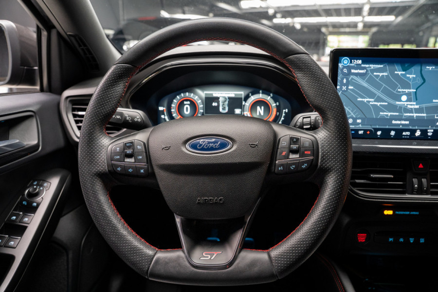Ford Focus 2.3 EcoBoost ST PERFORMANCE LED-Matrix - AGR PERFORMACE Stoelen - Driver assistance pakket