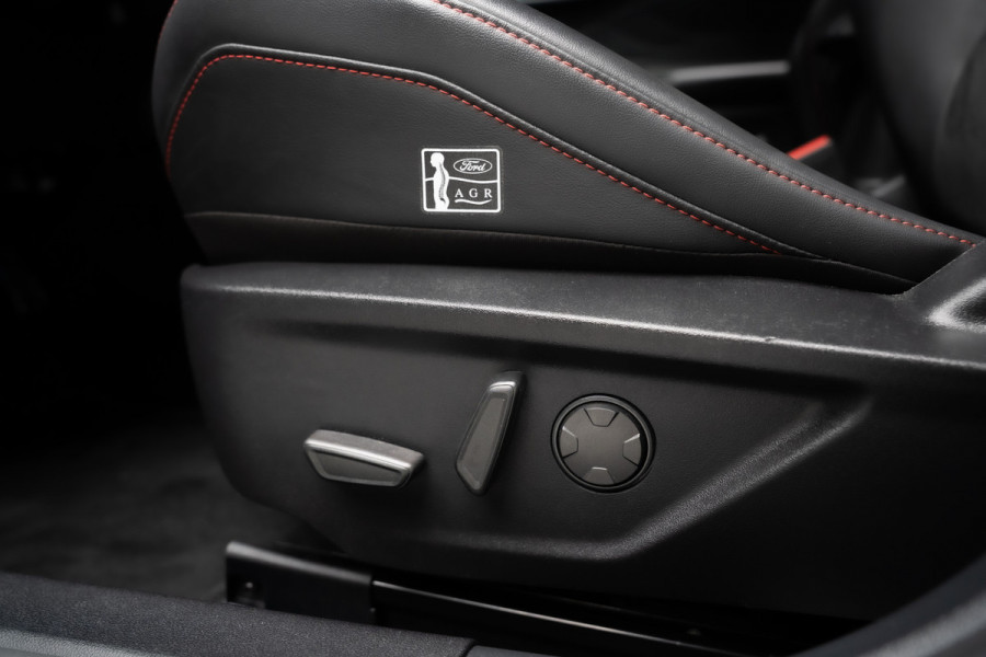 Ford Focus 2.3 EcoBoost ST PERFORMANCE LED-Matrix - AGR PERFORMACE Stoelen - Driver assistance pakket