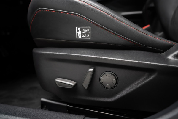 Ford Focus 2.3 EcoBoost ST PERFORMANCE LED-Matrix - AGR PERFORMACE Stoelen - Driver assistance pakket