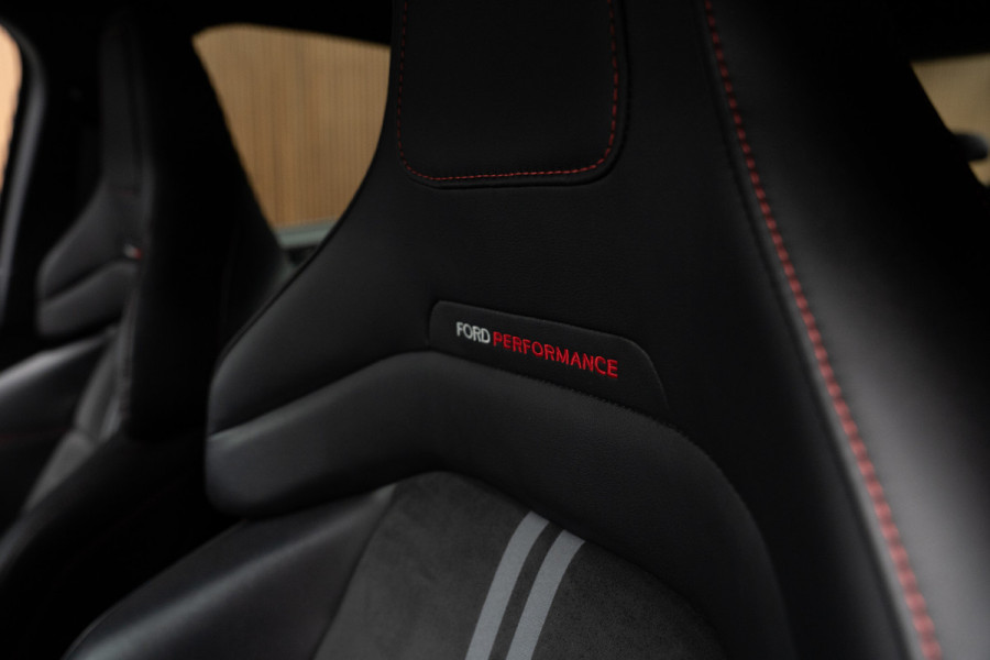 Ford Focus 2.3 EcoBoost ST PERFORMANCE LED-Matrix - AGR PERFORMACE Stoelen - Driver assistance pakket