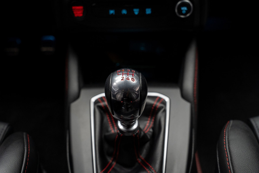 Ford Focus 2.3 EcoBoost ST PERFORMANCE LED-Matrix - AGR PERFORMACE Stoelen - Driver assistance pakket