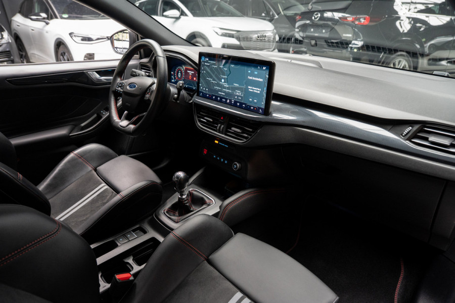 Ford Focus 2.3 EcoBoost ST PERFORMANCE LED-Matrix - AGR PERFORMACE Stoelen - Driver assistance pakket