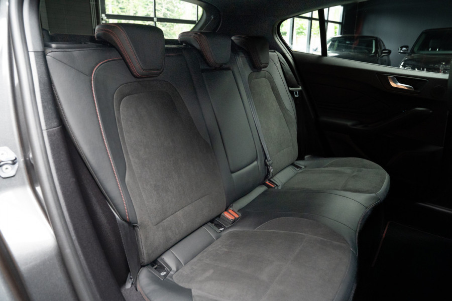 Ford Focus 2.3 EcoBoost ST PERFORMANCE LED-Matrix - AGR PERFORMACE Stoelen - Driver assistance pakket