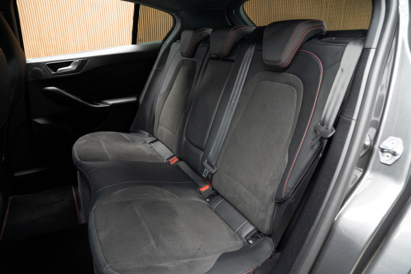Ford Focus 2.3 EcoBoost ST PERFORMANCE LED-Matrix - AGR PERFORMACE Stoelen - Driver assistance pakket