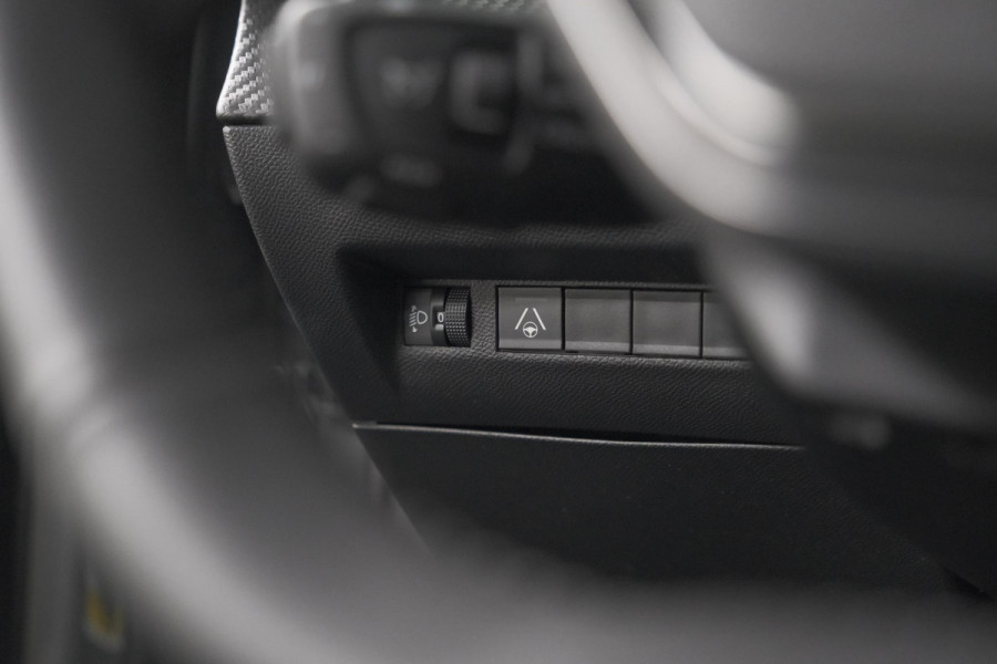 Peugeot 2008 Hybrid 136 e-DCS6 Allure | 360 Camera | Adaptieve Cruise Control | Dodehoekdetectie | Apple Carplay