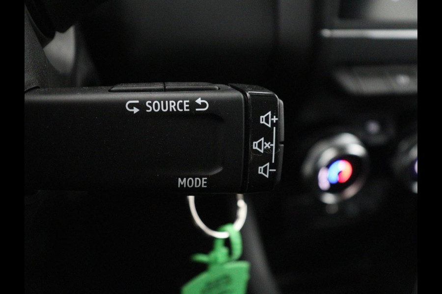 Renault Clio 1.6 E-Tech Hybrid 140 Business Zen | Cruise control | Park assist | Carplay | Navigatie | DAB | Lane assist | Virtual | Full LED