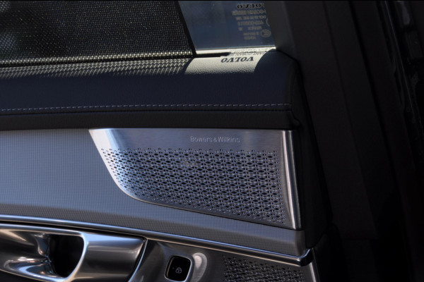 Volvo XC90 T8 455PK Automaat AWD Ultra Black Edition / Stoelmassage - en ventilatie Luchtvering / Trekhaak / Panoramadak / Google services / Elektrisch bedienbare voorstoelen met geheugen / Stoelverwarming voor en achter