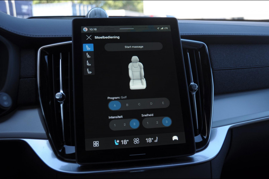 Volvo XC90 T8 455PK Automaat AWD Ultra Black Edition / Stoelmassage - en ventilatie Luchtvering / Trekhaak / Panoramadak / Google services / Elektrisch bedienbare voorstoelen met geheugen / Stoelverwarming voor en achter