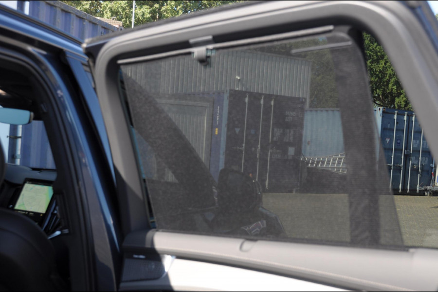Volvo XC90 T8 455PK Automaat AWD Ultra Black Edition / Stoelmassage - en ventilatie Luchtvering / Trekhaak / Panoramadak / Google services / Elektrisch bedienbare voorstoelen met geheugen / Stoelverwarming voor en achter