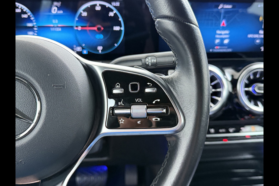 Mercedes-Benz EQA 250 Business Solution Luxury 67kWh SOH 96% Adap.Cruise Camera Stoelverwarming Elek.Achterklep Navi Pdc lmv Led DAB USB All-Season Banden Distronic plus Advanced pakket Licht en zichtpakket 1e Eigenaar Origineel Nederlandse Auto