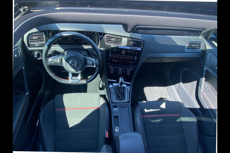 Volkswagen Golf 2.0 TSI GTI Performance/ Pano/ Dynaudio/ Keyless/ Virtual CP/ Dynamic lights