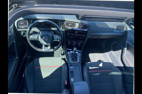 Volkswagen Golf 2.0 TSI GTI Performance/ Pano/ Dynaudio/ Keyless/ Virtual CP/ Dynamic lights