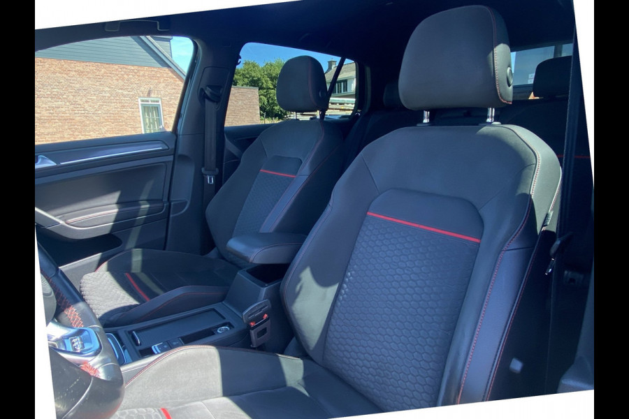 Volkswagen Golf 2.0 TSI GTI Performance/ Pano/ Dynaudio/ Keyless/ Virtual CP/ Dynamic lights