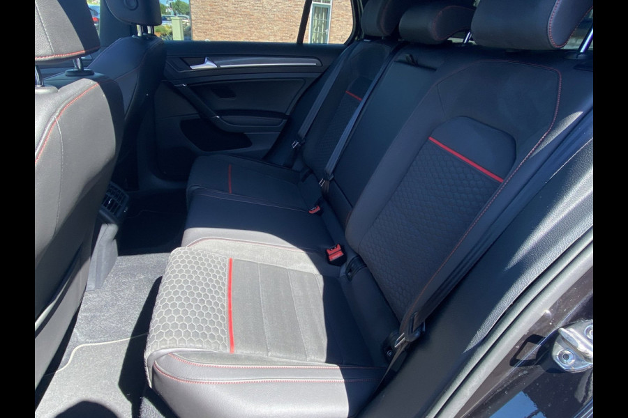 Volkswagen Golf 2.0 TSI GTI Performance/ Pano/ Dynaudio/ Keyless/ Virtual CP/ Dynamic lights