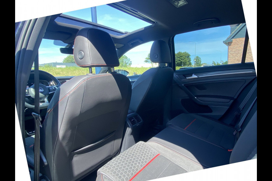 Volkswagen Golf 2.0 TSI GTI Performance/ Pano/ Dynaudio/ Keyless/ Virtual CP/ Dynamic lights
