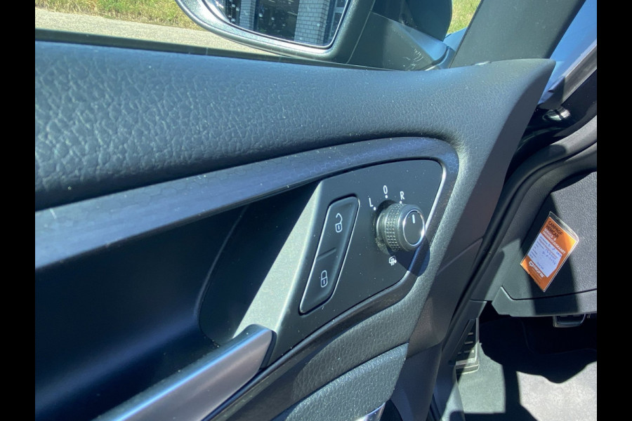 Volkswagen Golf 2.0 TSI GTI Performance/ Pano/ Dynaudio/ Keyless/ Virtual CP/ Dynamic lights