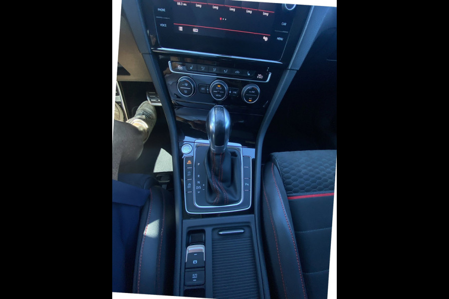 Volkswagen Golf 2.0 TSI GTI Performance/ Pano/ Dynaudio/ Keyless/ Virtual CP/ Dynamic lights