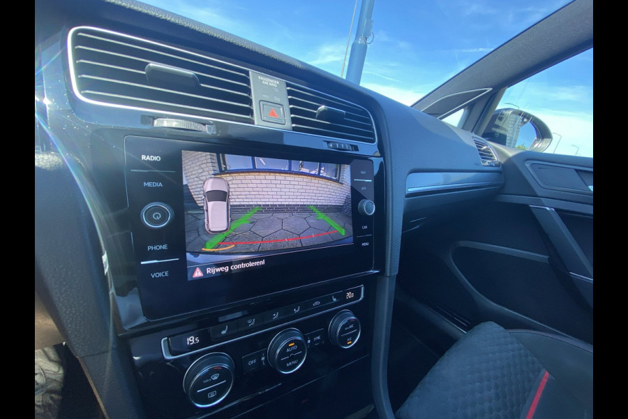 Volkswagen Golf 2.0 TSI GTI Performance/ Pano/ Dynaudio/ Keyless/ Virtual CP/ Dynamic lights