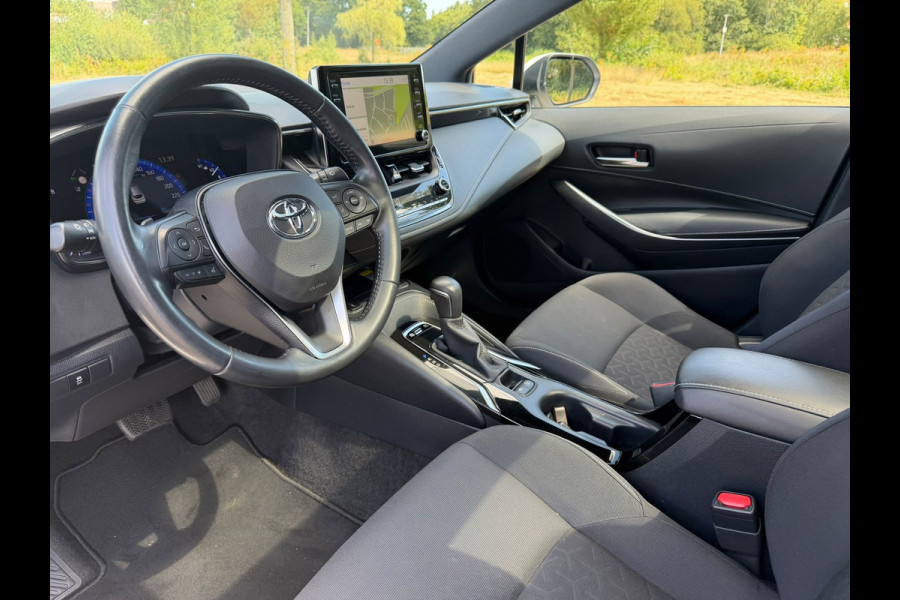 Toyota Corolla Touring Sports 2.0 Hybrid Style | Panoramadak | Camera | Navigatie | Lichtmetalen-Velgen | Trekhaak | LED