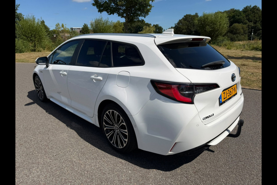 Toyota Corolla Touring Sports 2.0 Hybrid Style | Panoramadak | Camera | Navigatie | Lichtmetalen-Velgen | Trekhaak | LED
