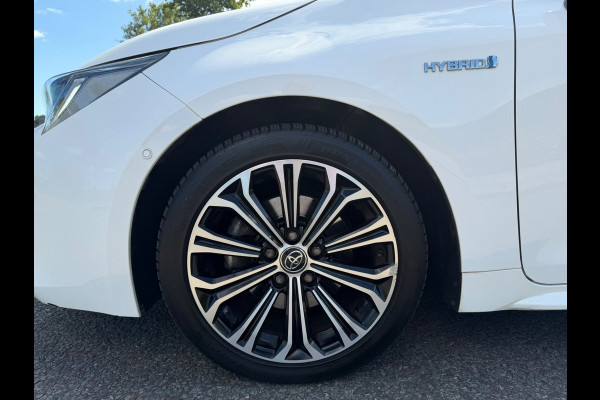 Toyota Corolla Touring Sports 2.0 Hybrid Style | Panoramadak | Camera | Navigatie | Lichtmetalen-Velgen | Trekhaak | LED