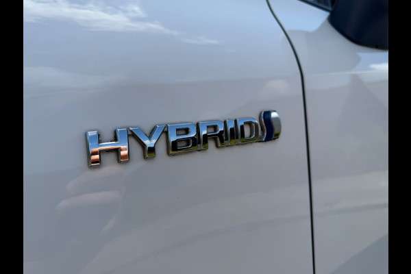 Toyota Corolla Touring Sports 2.0 Hybrid Style | Panoramadak | Camera | Navigatie | Lichtmetalen-Velgen | Trekhaak | LED
