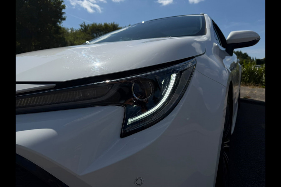 Toyota Corolla Touring Sports 2.0 Hybrid Style | Panoramadak | Camera | Navigatie | Lichtmetalen-Velgen | Trekhaak | LED