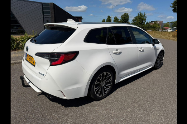Toyota Corolla Touring Sports 2.0 Hybrid Style | Panoramadak | Camera | Navigatie | Lichtmetalen-Velgen | Trekhaak | LED