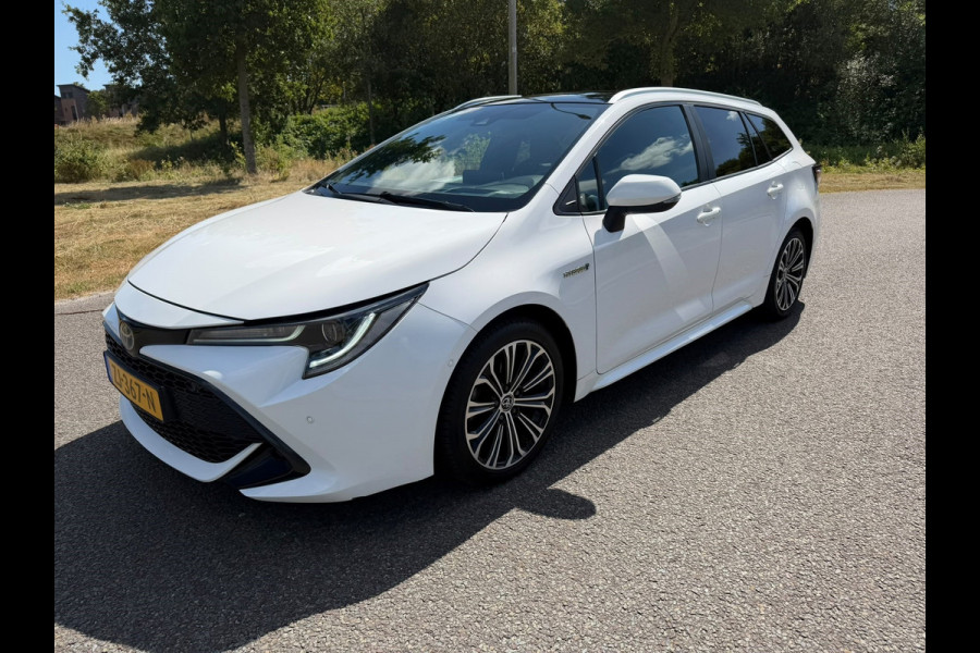 Toyota Corolla Touring Sports 2.0 Hybrid Style | Panoramadak | Camera | Navigatie | Lichtmetalen-Velgen | Trekhaak | LED