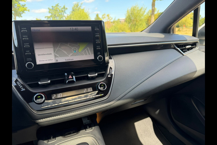 Toyota Corolla Touring Sports 2.0 Hybrid Style | Panoramadak | Camera | Navigatie | Lichtmetalen-Velgen | Trekhaak | LED