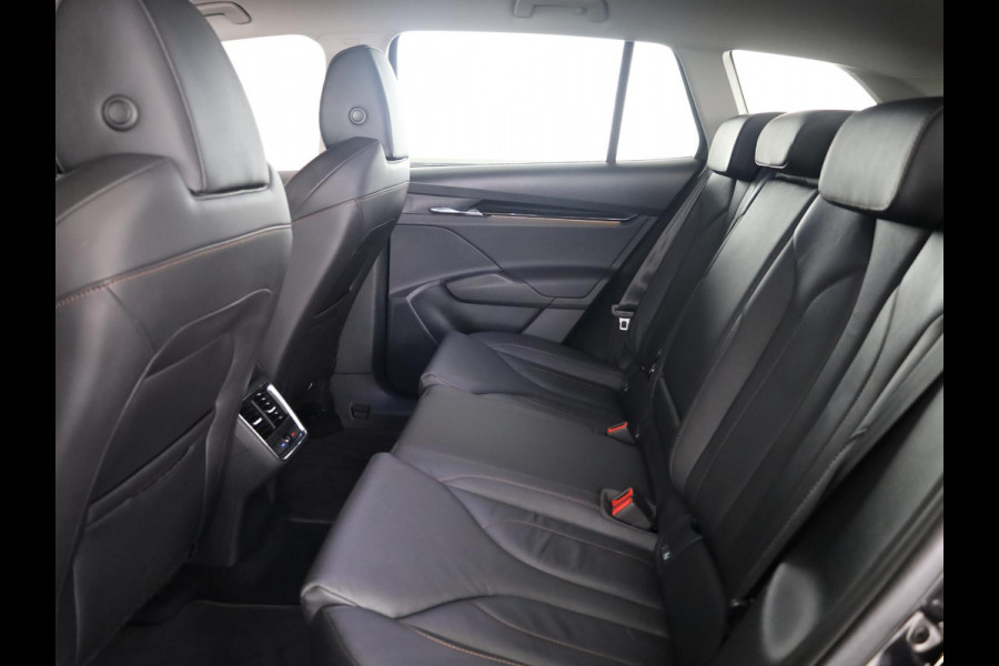 Škoda ENYAQ iV 60 180 pk | Navigatie | Parkeersensoren | Achteruitrijcamera | Lederen bekleding | Autom. airco (3 zones) | Stoelverwarming | Matrix LED koplampen |