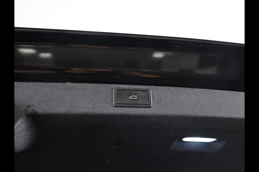 Škoda ENYAQ iV 60 180 pk | Navigatie | Parkeersensoren | Achteruitrijcamera | Lederen bekleding | Autom. airco (3 zones) | Stoelverwarming | Matrix LED koplampen |