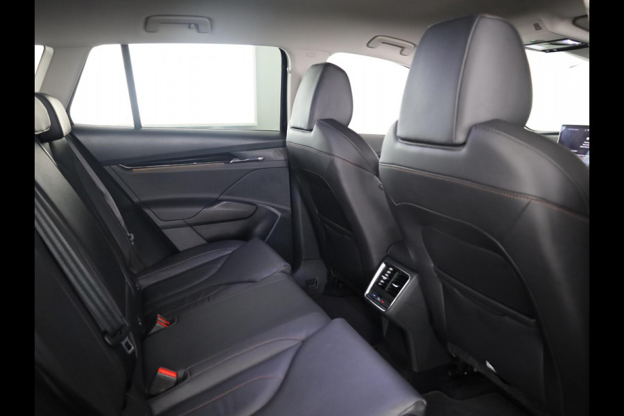 Škoda ENYAQ iV 60 180 pk | Navigatie | Parkeersensoren | Achteruitrijcamera | Lederen bekleding | Autom. airco (3 zones) | Stoelverwarming | Matrix LED koplampen |