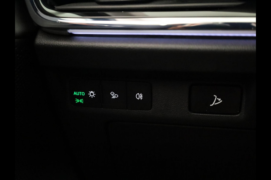 Škoda ENYAQ iV 60 180 pk | Navigatie | Parkeersensoren | Achteruitrijcamera | Lederen bekleding | Autom. airco (3 zones) | Stoelverwarming | Matrix LED koplampen |