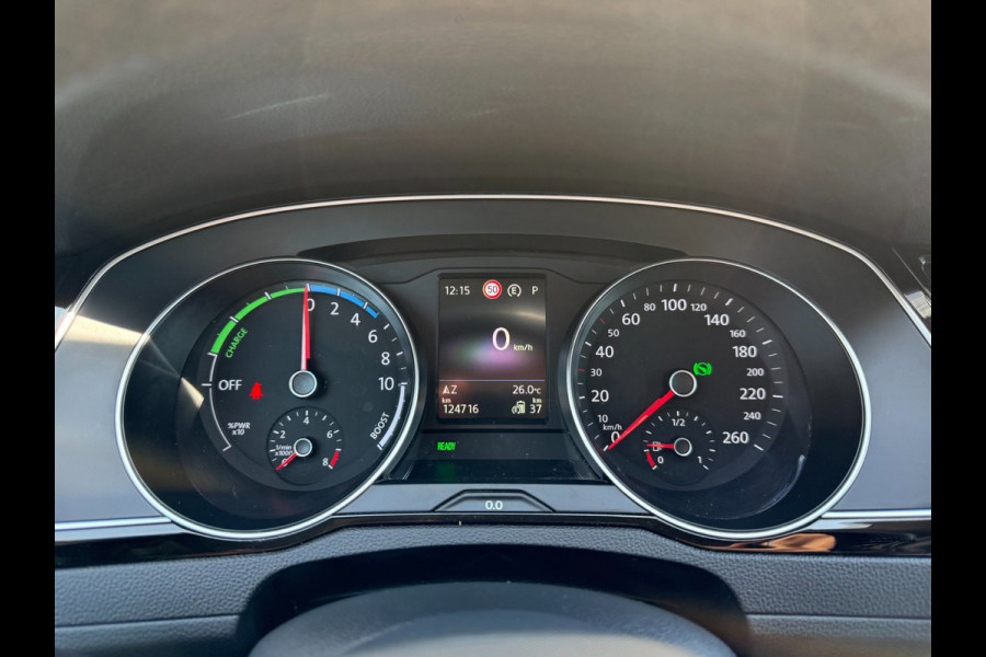 Volkswagen Passat Variant 1.4 TSI PHEV GTE * AUTOMAAT * Parkeercamera * Massage * Keyless *