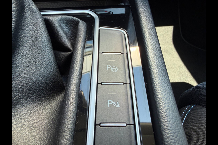 Volkswagen Passat Variant 1.4 TSI PHEV GTE * AUTOMAAT * Parkeercamera * Massage * Keyless *