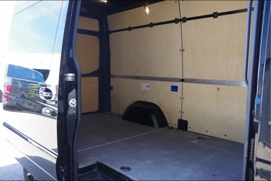 Mercedes-Benz Sprinter 319 3.0 CDI V6 L2H2 3-ZITS, AUT. LED, 3.5T TREKHAAK, MBUX 10'', STANDKACHEL, ZONNEKLEP, VOORSPOILER, KUNSTSTOFDELEN IN KLEUR, CA