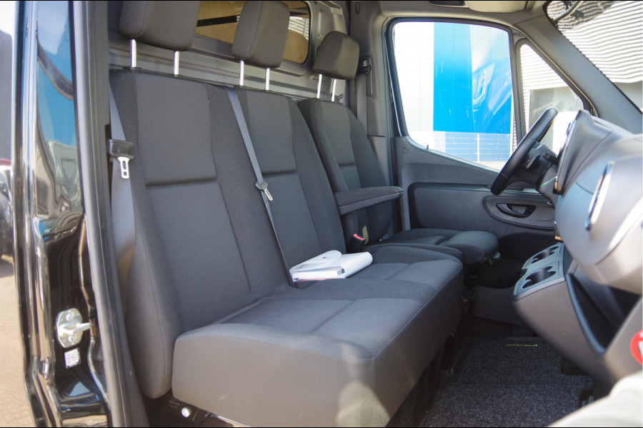 Mercedes-Benz Sprinter 319 3.0 CDI V6 L2H2 3-ZITS, AUT. LED, 3.5T TREKHAAK, MBUX 10'', STANDKACHEL, ZONNEKLEP, VOORSPOILER, KUNSTSTOFDELEN IN KLEUR, CA