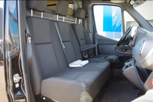 Mercedes-Benz Sprinter 319 3.0 CDI V6 L2H2 3-ZITS, AUT. LED, 3.5T TREKHAAK, MBUX 10'', STANDKACHEL, ZONNEKLEP, VOORSPOILER, KUNSTSTOFDELEN IN KLEUR, CA