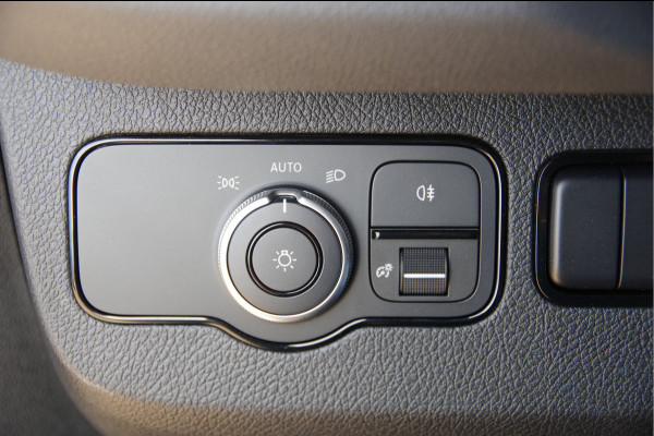 Mercedes-Benz Sprinter 319 3.0 CDI V6 L2H2 3-ZITS, AUT. LED, 3.5T TREKHAAK, MBUX 10'', STANDKACHEL, ZONNEKLEP, VOORSPOILER, KUNSTSTOFDELEN IN KLEUR, CA