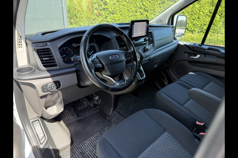 Ford Transit Custom 2.0 TDCI 130 PK / L2H1 / AUTOMAAT / TREKHAAK / AIRCO / CRUISE / CAMERA / 3-ZITS / LED / STOEL -EN VOORRUIT VERWARMING